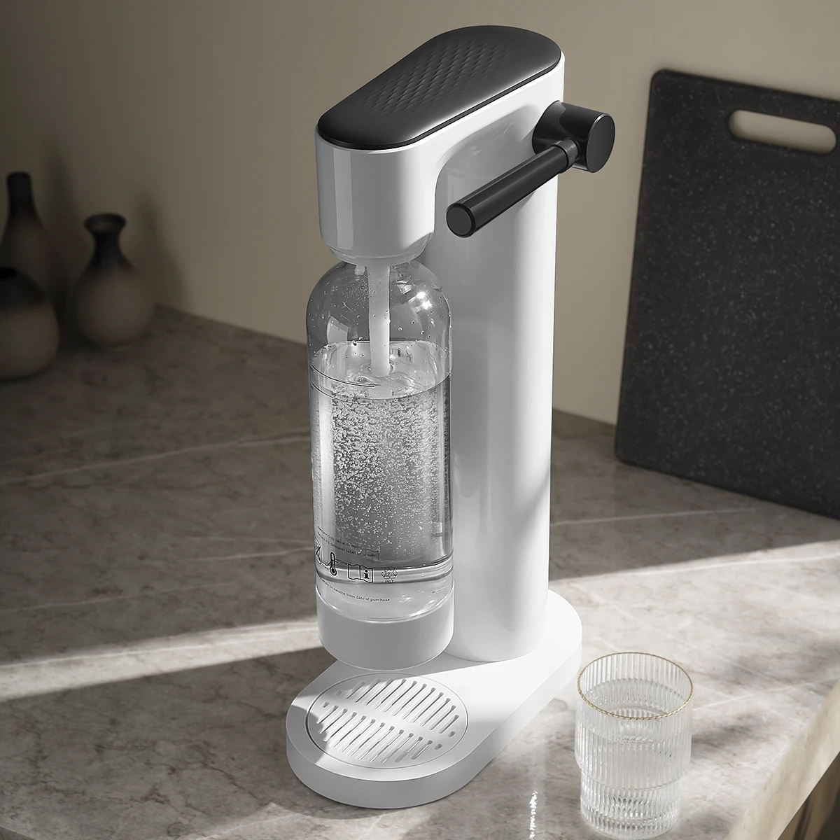 portable soda sparkling water maker and cold sparkling machine to make healthy DIY drink at home dispenser