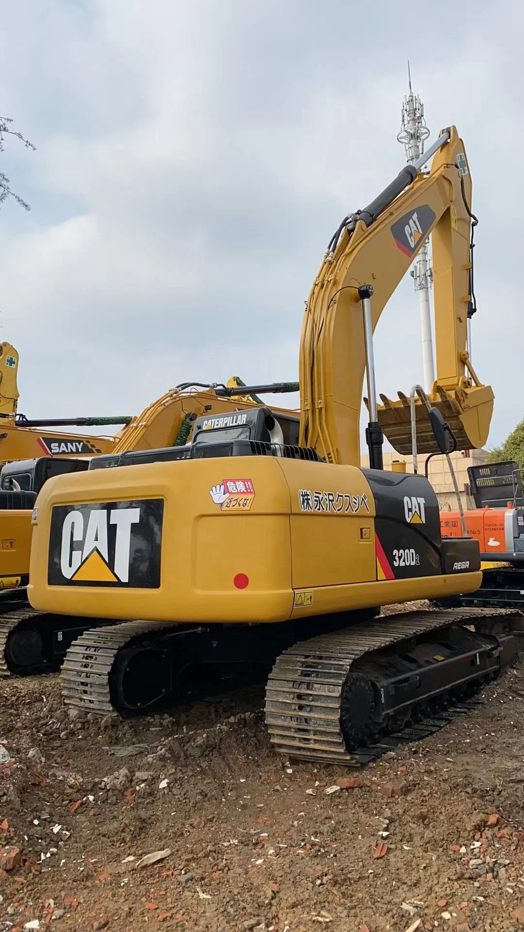 Used Machinery CAT 320D2 Japan Caterpillar Brand Used Crawler Hydraulic Excavator 20ton CAT320d2 for sale