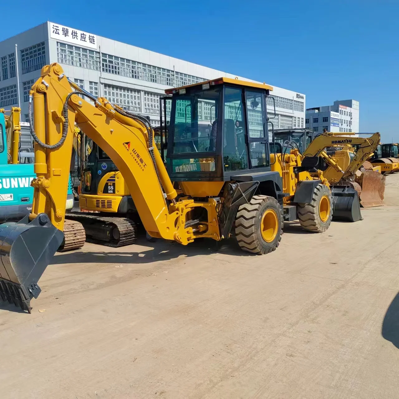 Экскаватор-погрузчик JCB 3CX использовал двухголовый экскаватор-погрузчик Lingong LGB680 занят