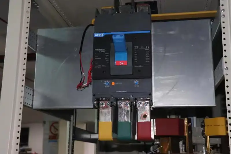 CE Approval 500KVA Oil Voltage Stabilizer Three phase Oil Immersed type 100% Copper 400V+/-20% With Input Switch