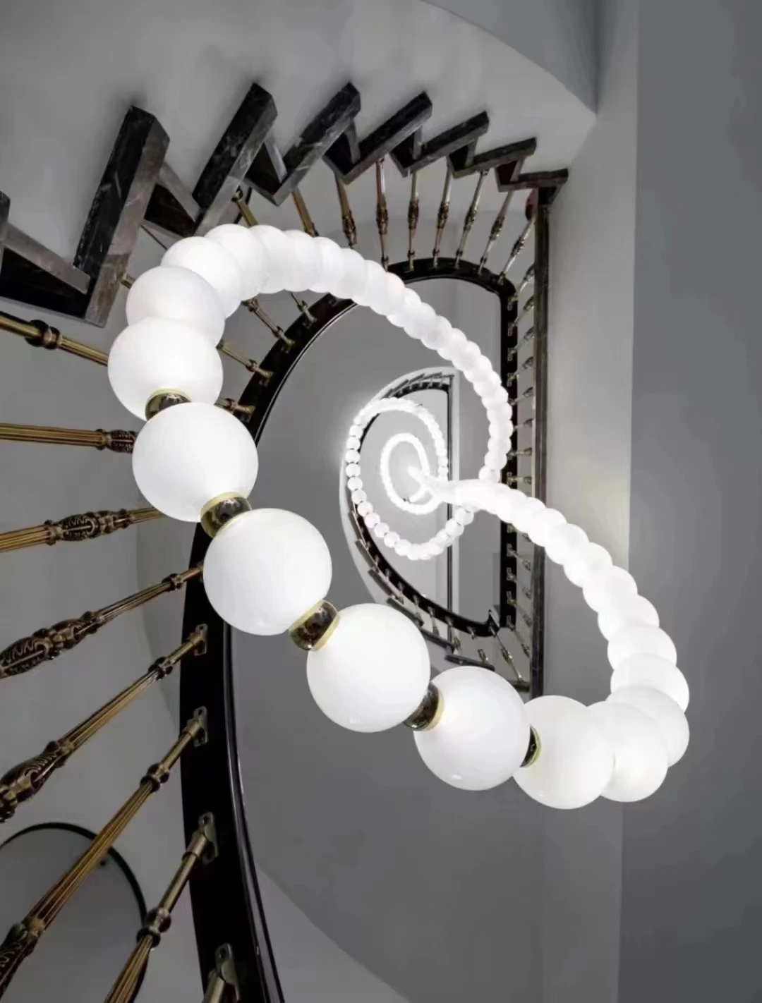 Italy Design New Fashion Chandelier  Non standard Custom for indoor decoration like lobby banquet coffee shop