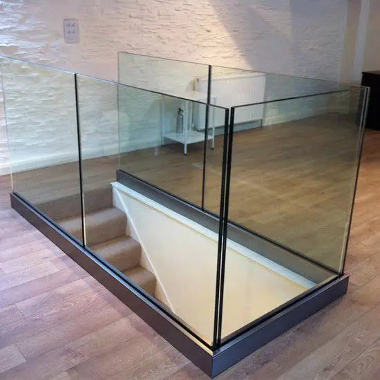 New design frameless tempered glass balcony railing with aluminum U channel glass railing system with LED light