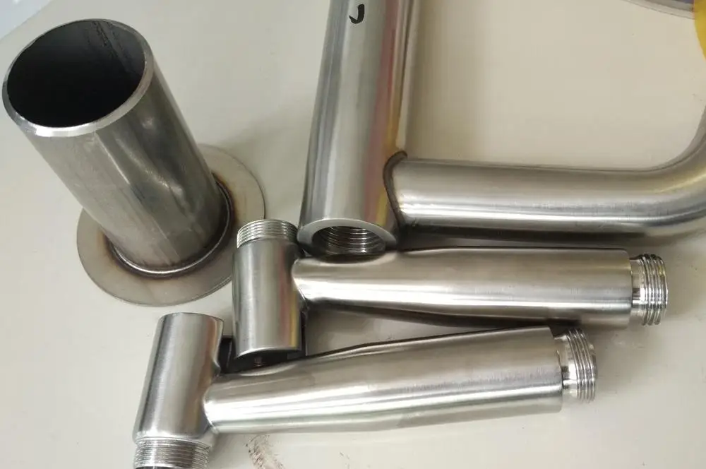 Factory hot sale 1000W 1500W 2000W handheld fiber laser welding machine in low price