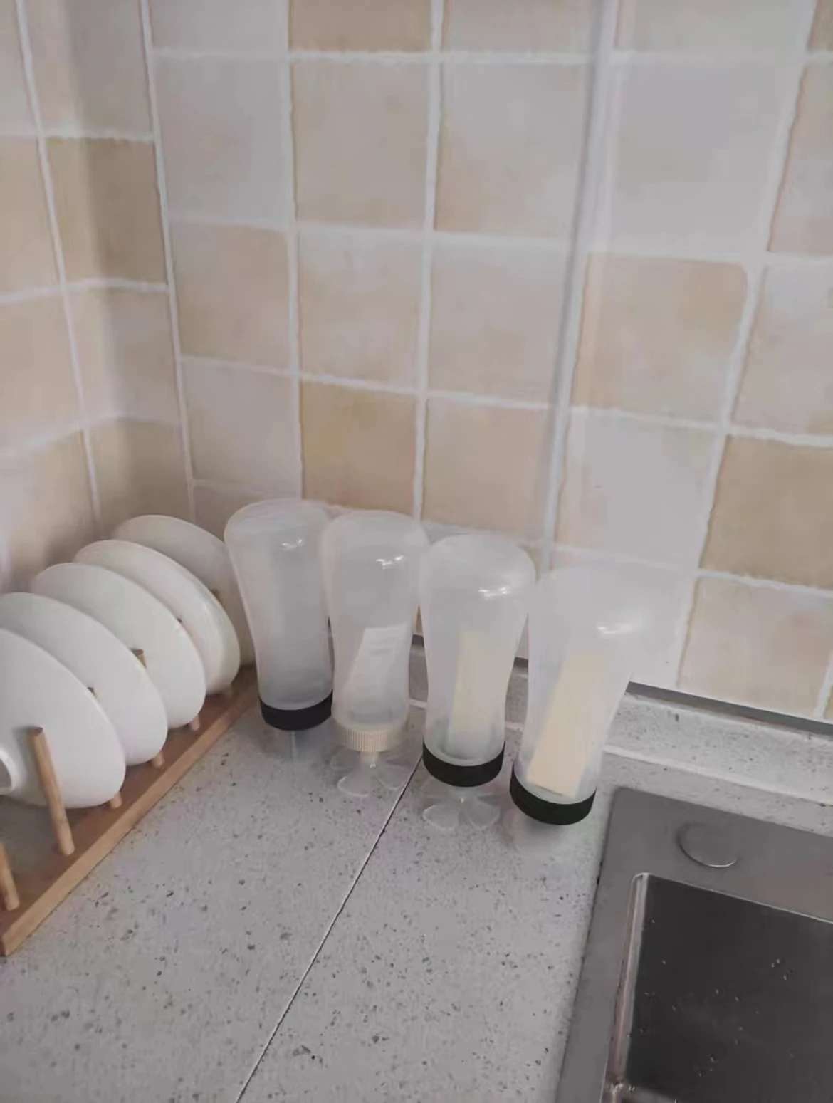 Squeeze Type Sauce Bottle Food Grade Salad Ketchup Honey Bottle Olive Oil Pointed Mouth Five-hole Plastic  Seasoning Bottle