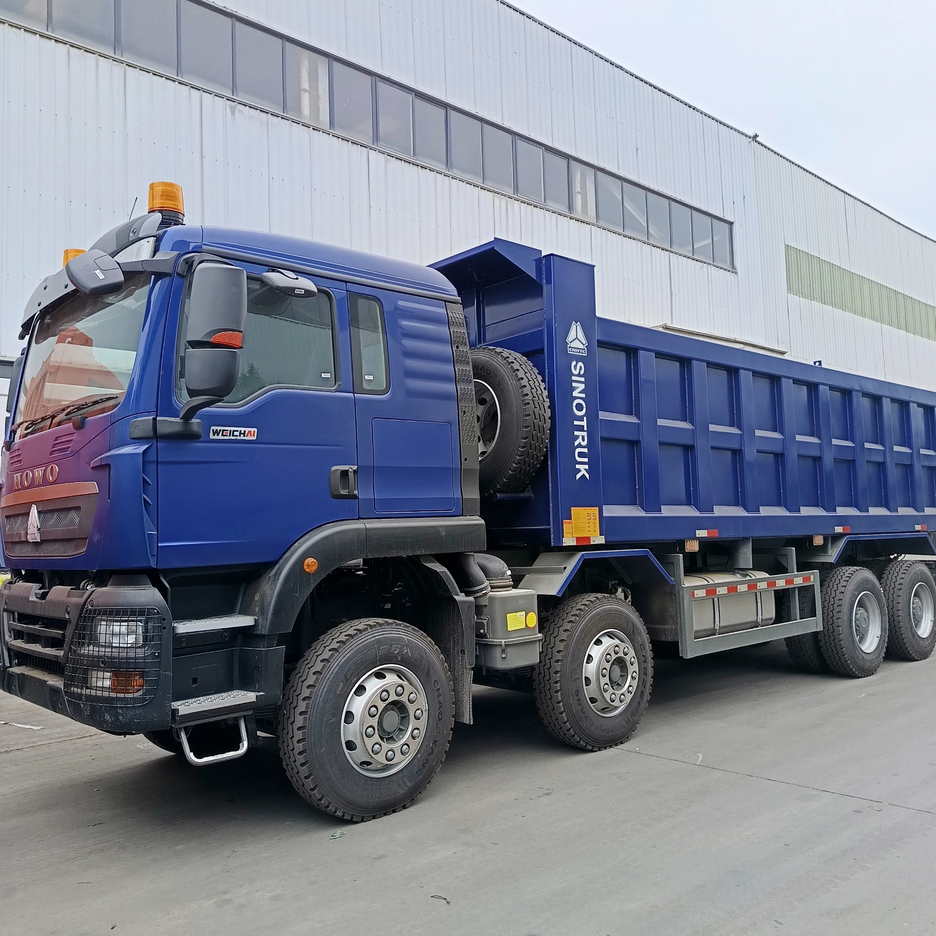 GOOD PRICE SINOTRUK HOWO TRUCK BRAND NEW DUMP TRUCK 8x4 HIGH QUALITY for SALE