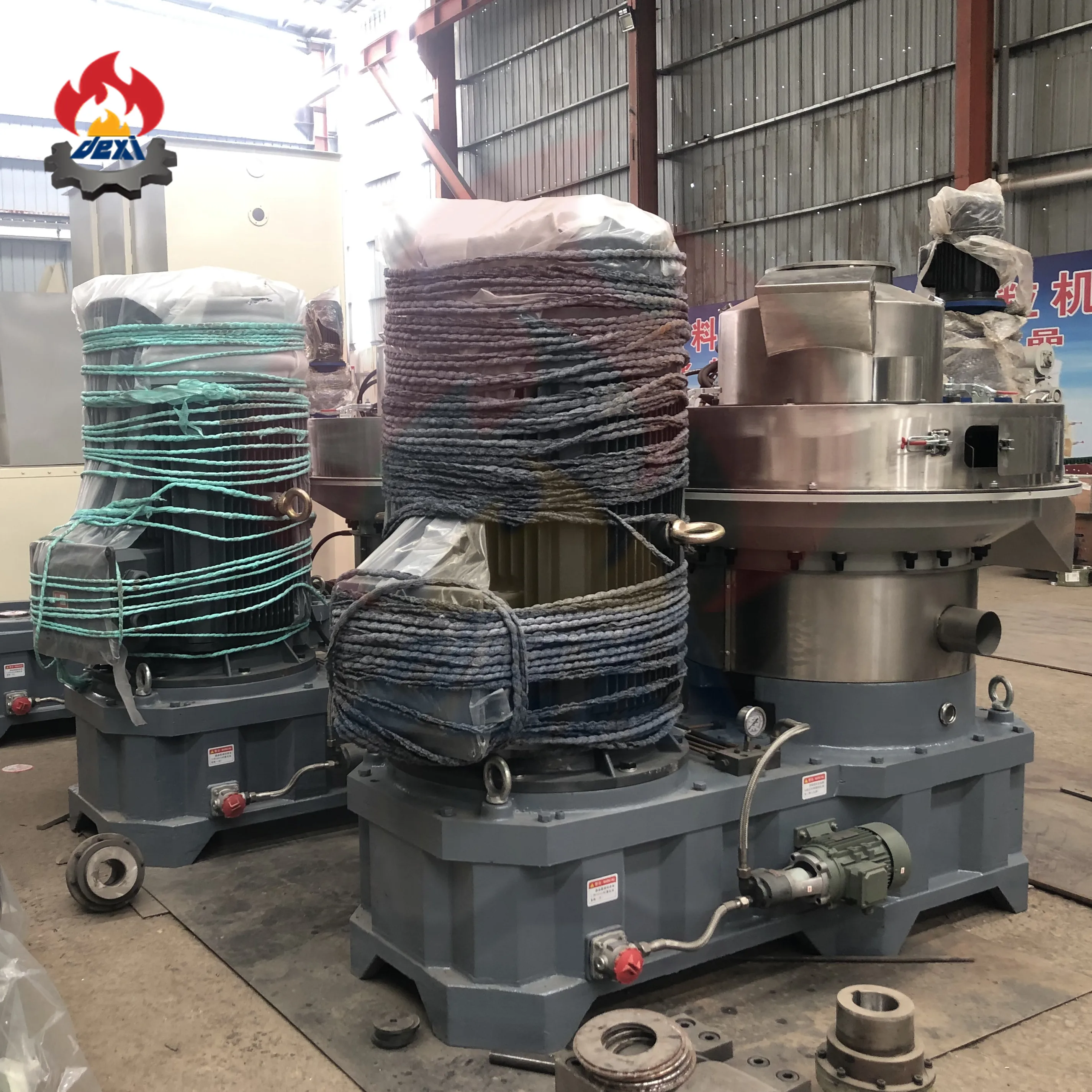 The factory sells 132kw 1.5t-2t/h 24-hour uninterrupted rice husk, ring mold, sawdust press mill