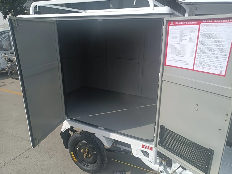 Hot Sale 48V 800W Battery Tricycle with Cabin for Express
