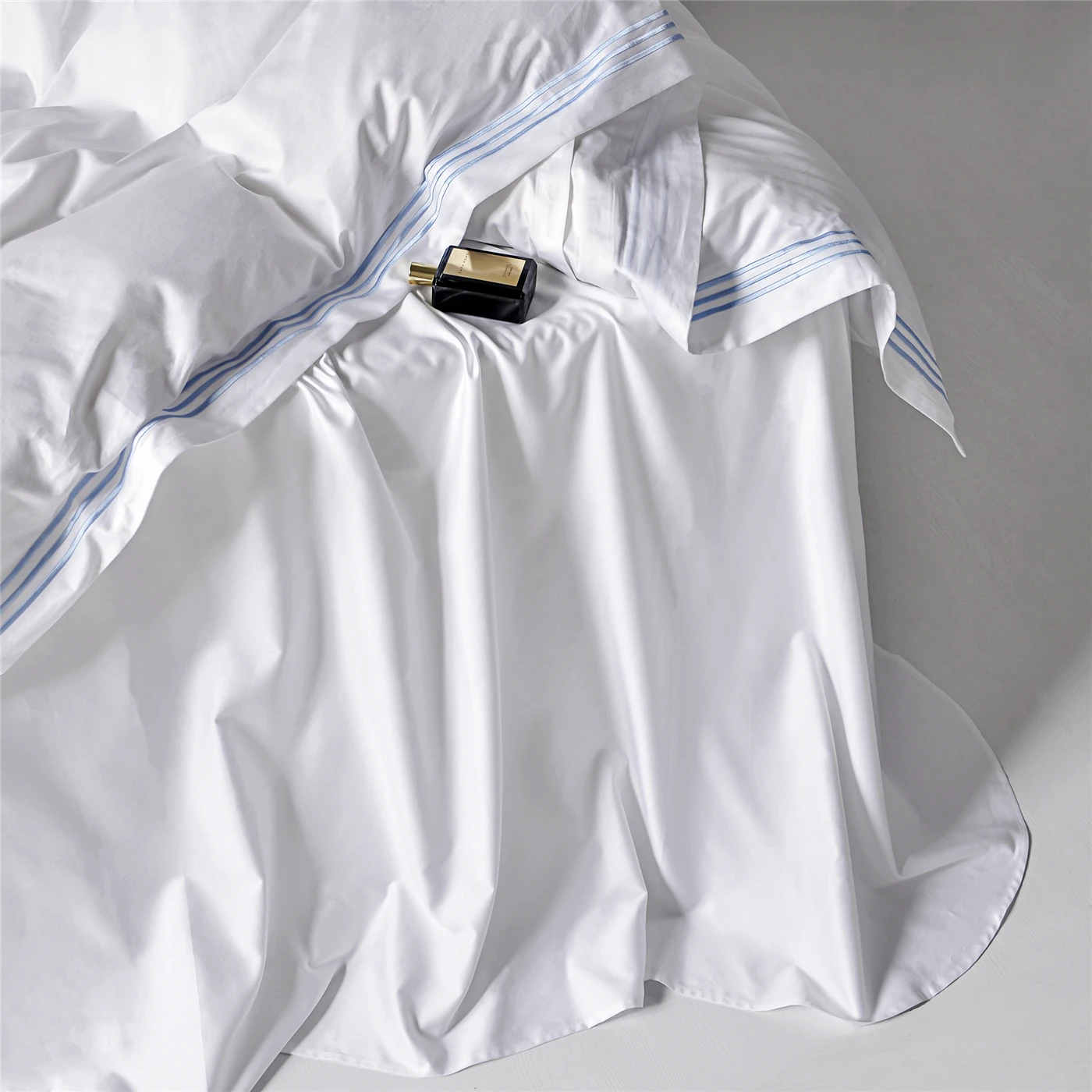 100% Cotton White Bedsheet Set for Hotel and Home Bed Sheet Sheet Type Plain Dyed Applique Embroidery 4 Pcs Solid All-season 60