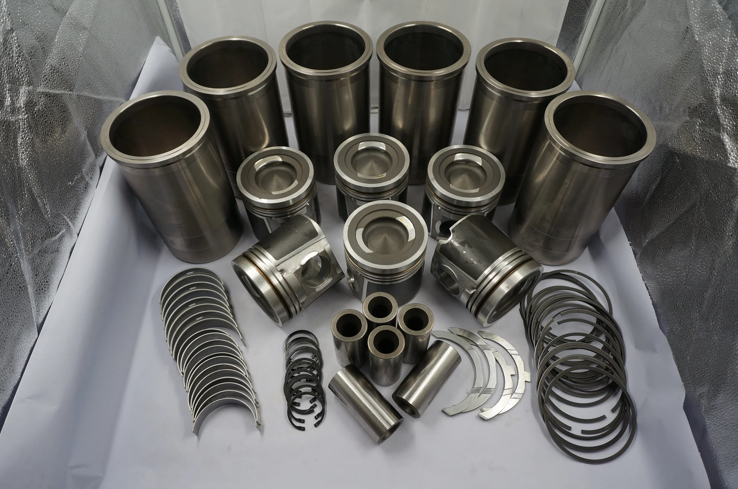  Deutz TCD 2015 V06 комплект поршней 0426