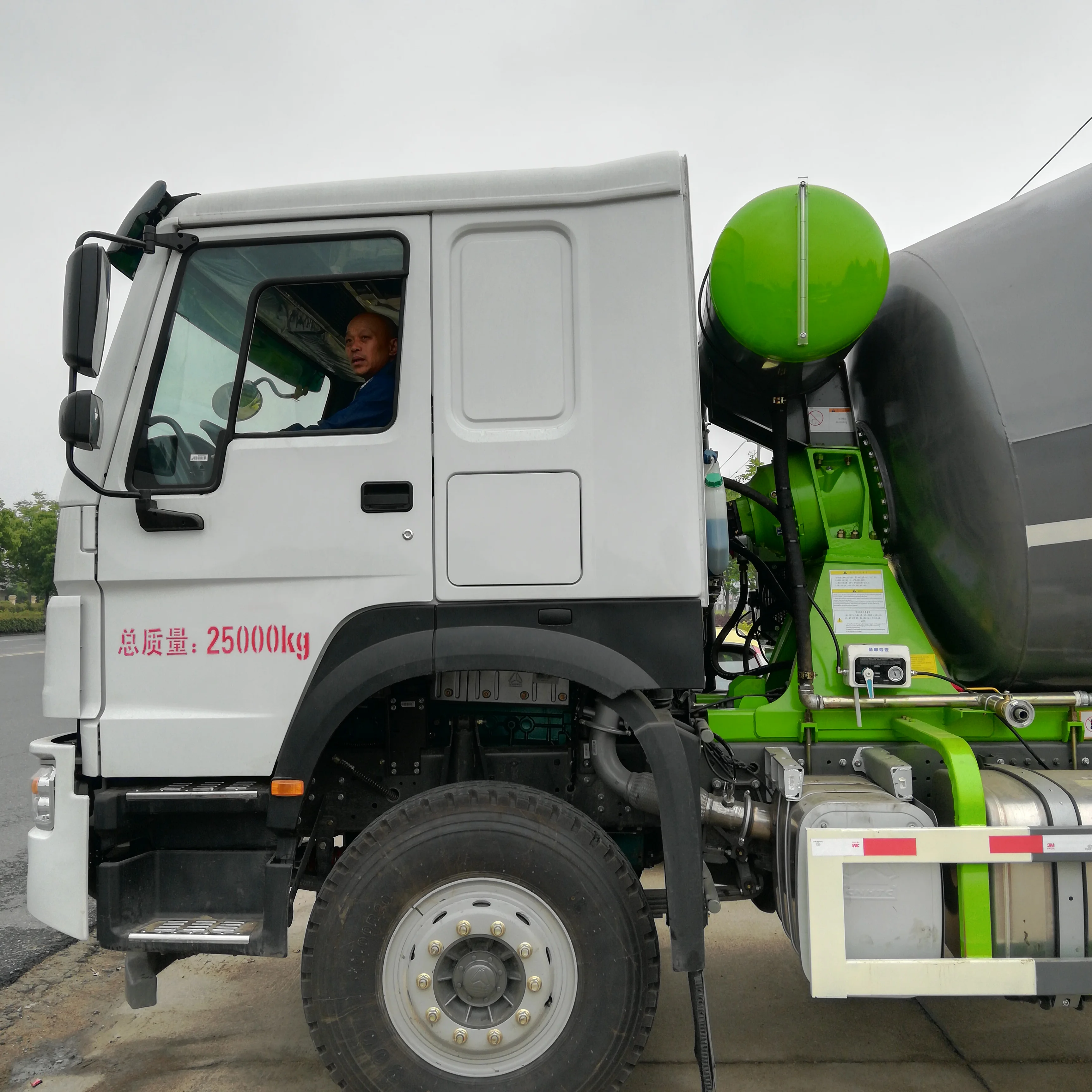 2017 HOWO cement mixing truck in good condition at a reasonable price