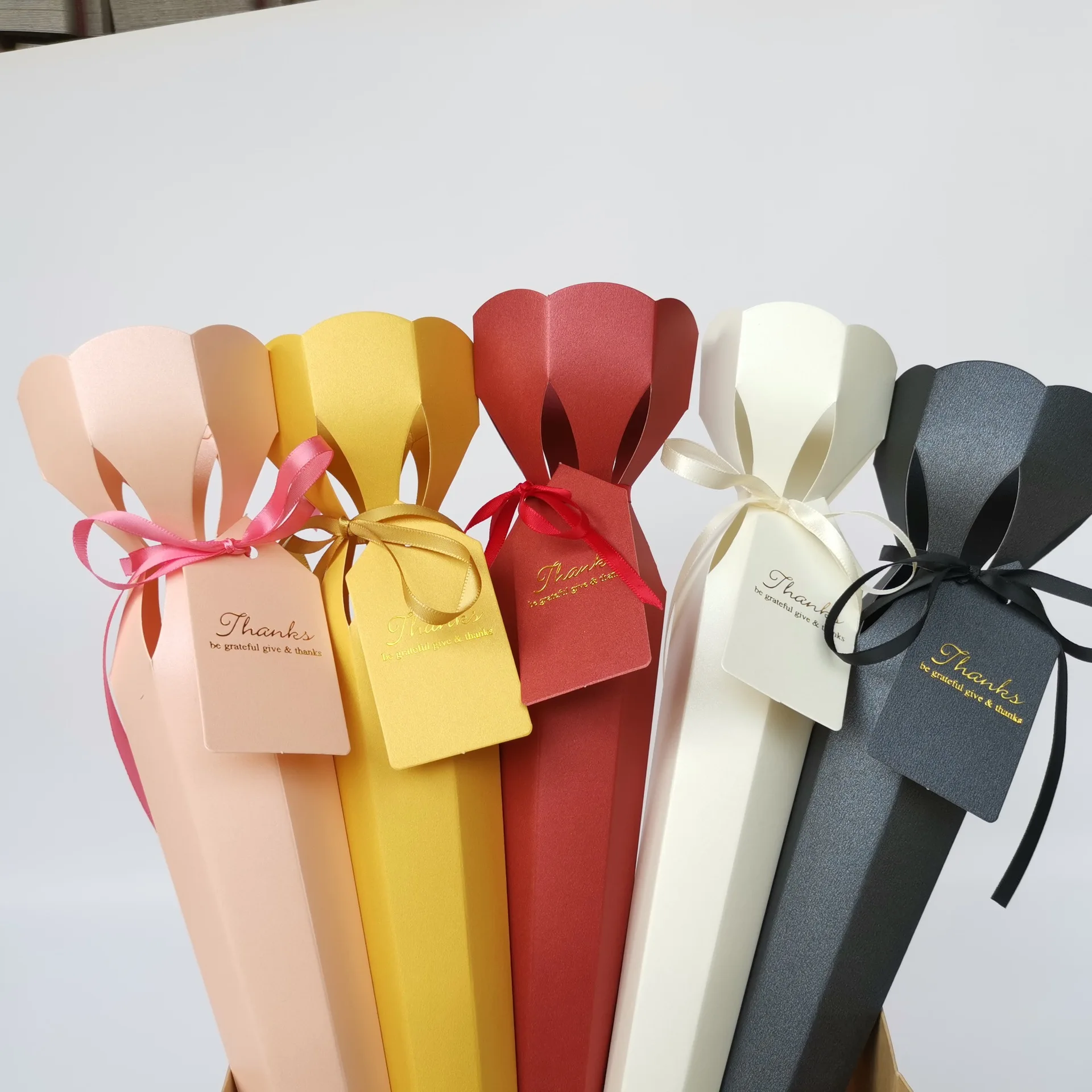 Wholesale Luxury Paper soap Flower Arrangements Display Card Customized Fresh Flower Portable Gift Single Flower Packaging