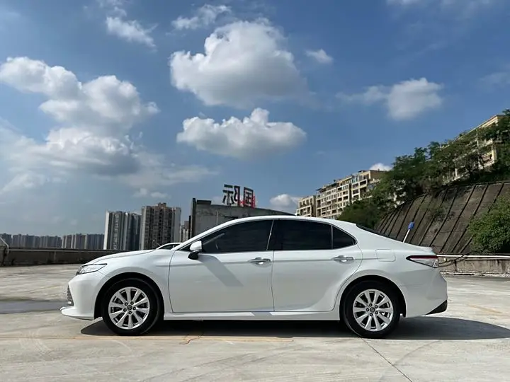 2019 Toyota Camry атмосферный двигатель 2 5 л гибридный автомобиль 4 двери мест Подержанный в Китае