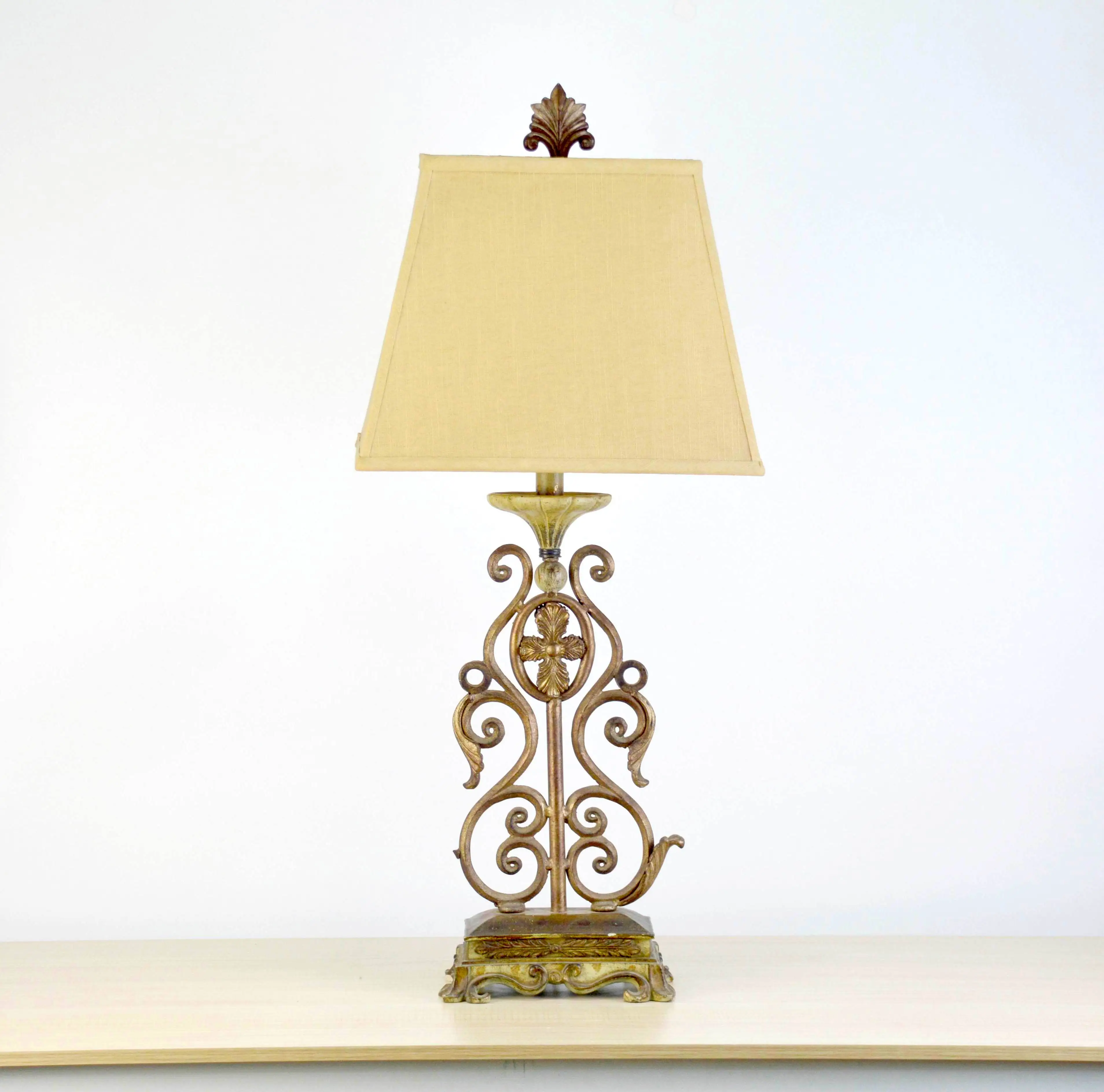 High Quality Retro Yellow Lamp Table Bedroom Study Table Lamp Led