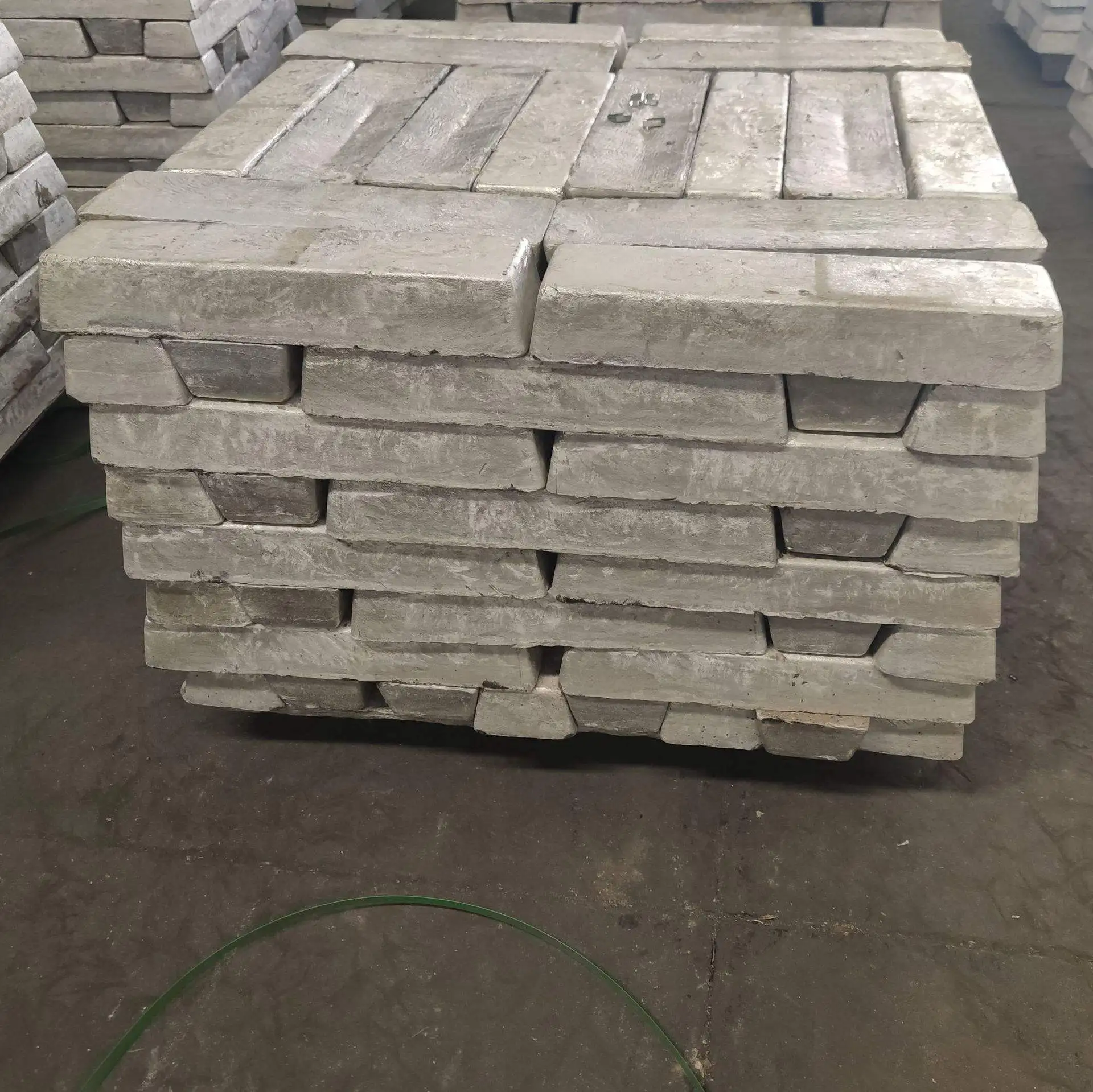 wholesale high precision spherical or irregularly rounded 7.5 kg magnesium ingot for in the casting of non-ferrous metals