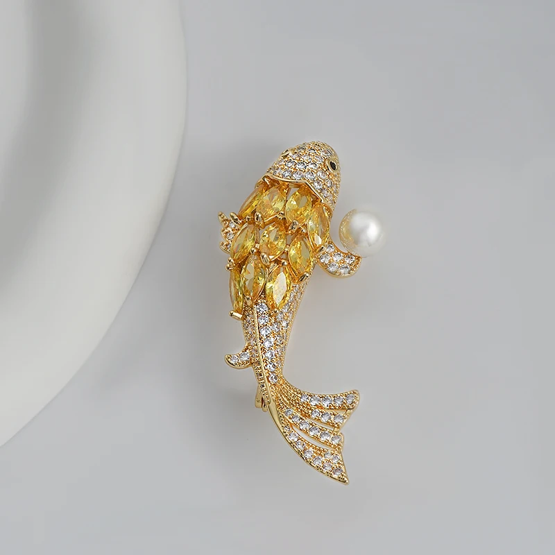 XZ60244 Good luck to high-grade gold full diamond pearl Koi brooch temperament does not wear out the suit pin