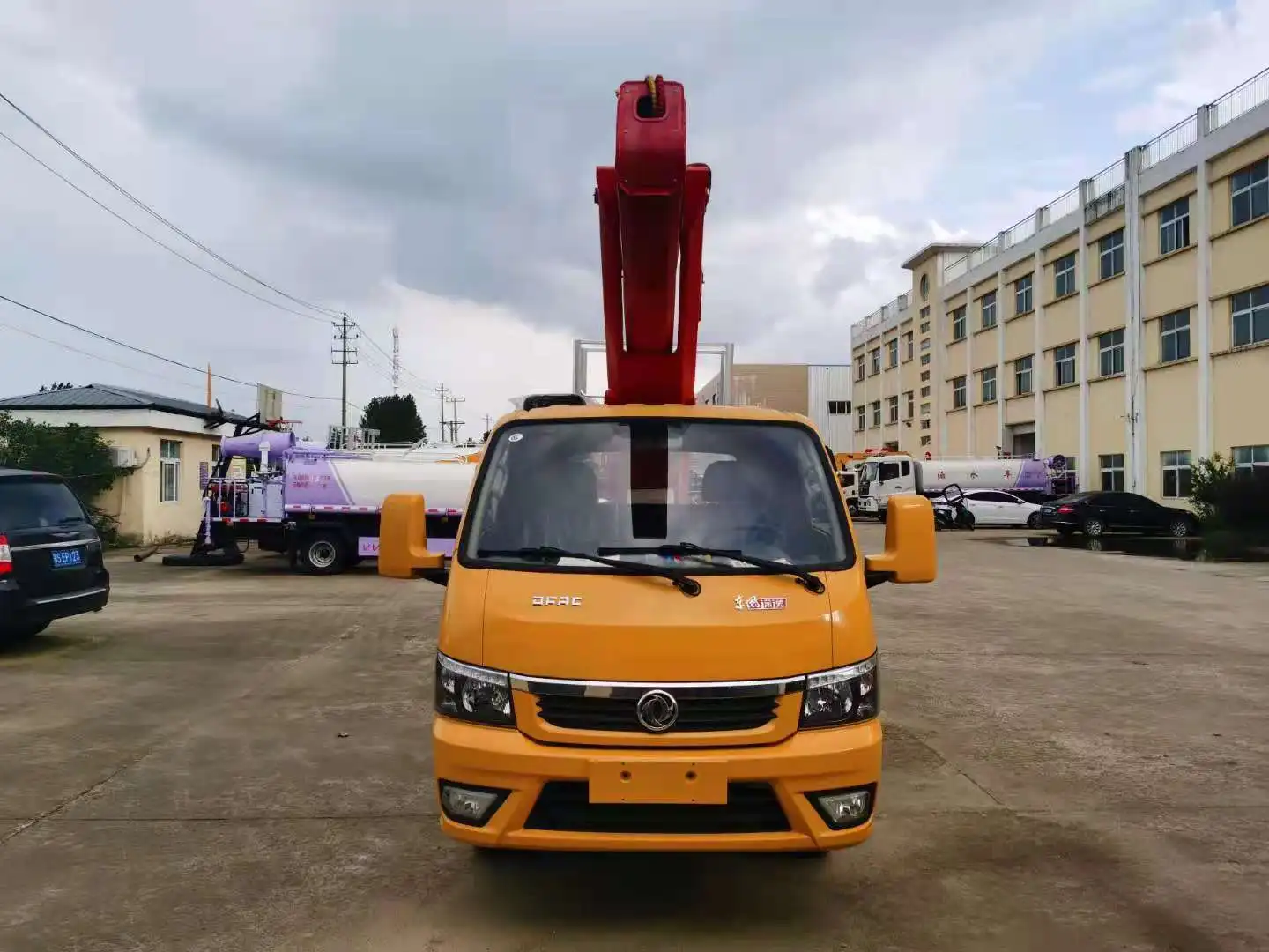 China Famous Brand Aerial Work Vehicle Device Over-head Working Truck for Sale Folding boom aerial operating vehicle