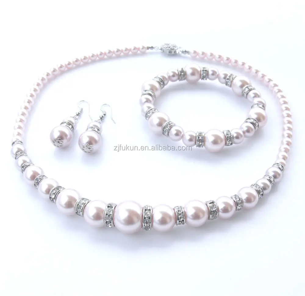 Комплект из колье и серёг с пресноводным