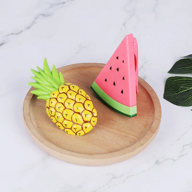 New Design Custom Animal Style Towels Clothing Type  Plastic Material  Beach Towel Clips for Chairs sunbeds