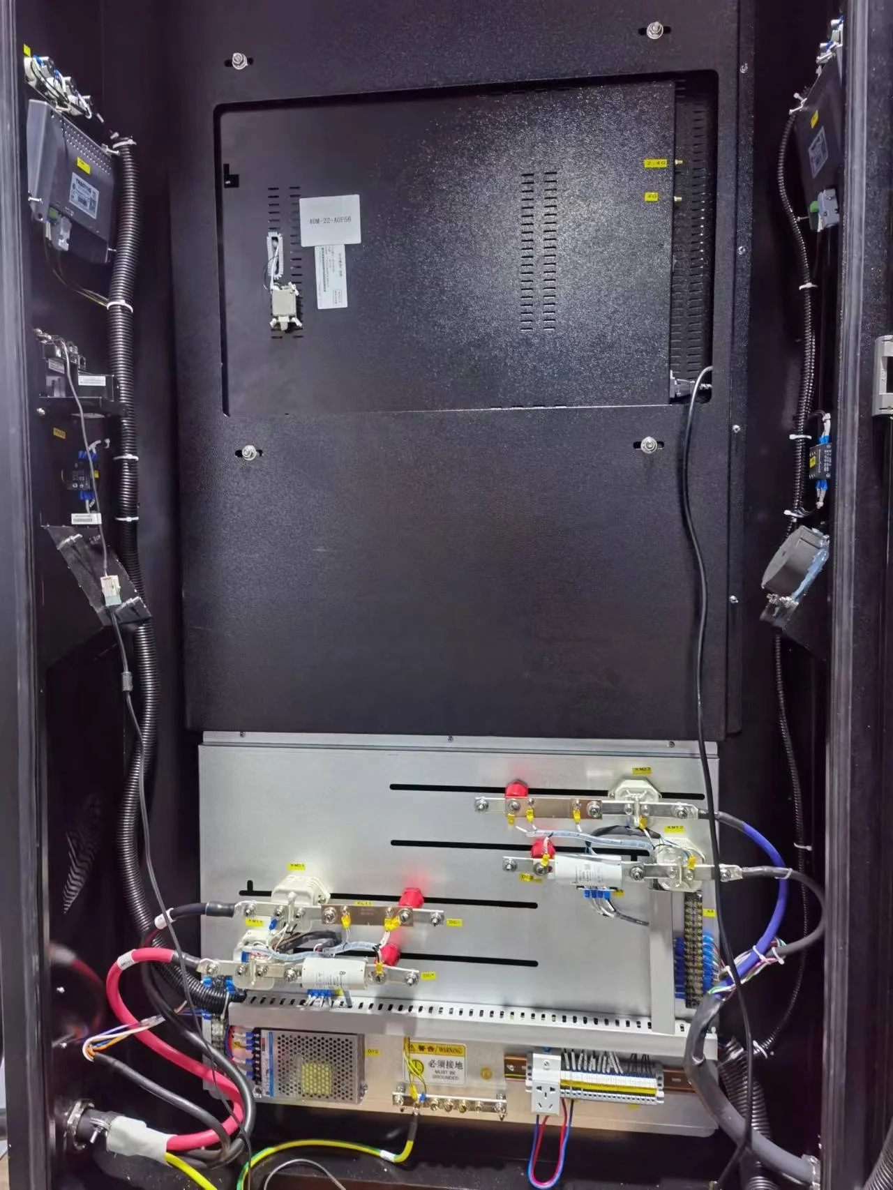 Bluesky 120KW DC EV Charger CCS 1 2 Chademo Ocpp 1.6 J CE Tuv OEM Electric Car Charging Station EV Charger 55 inch media Player