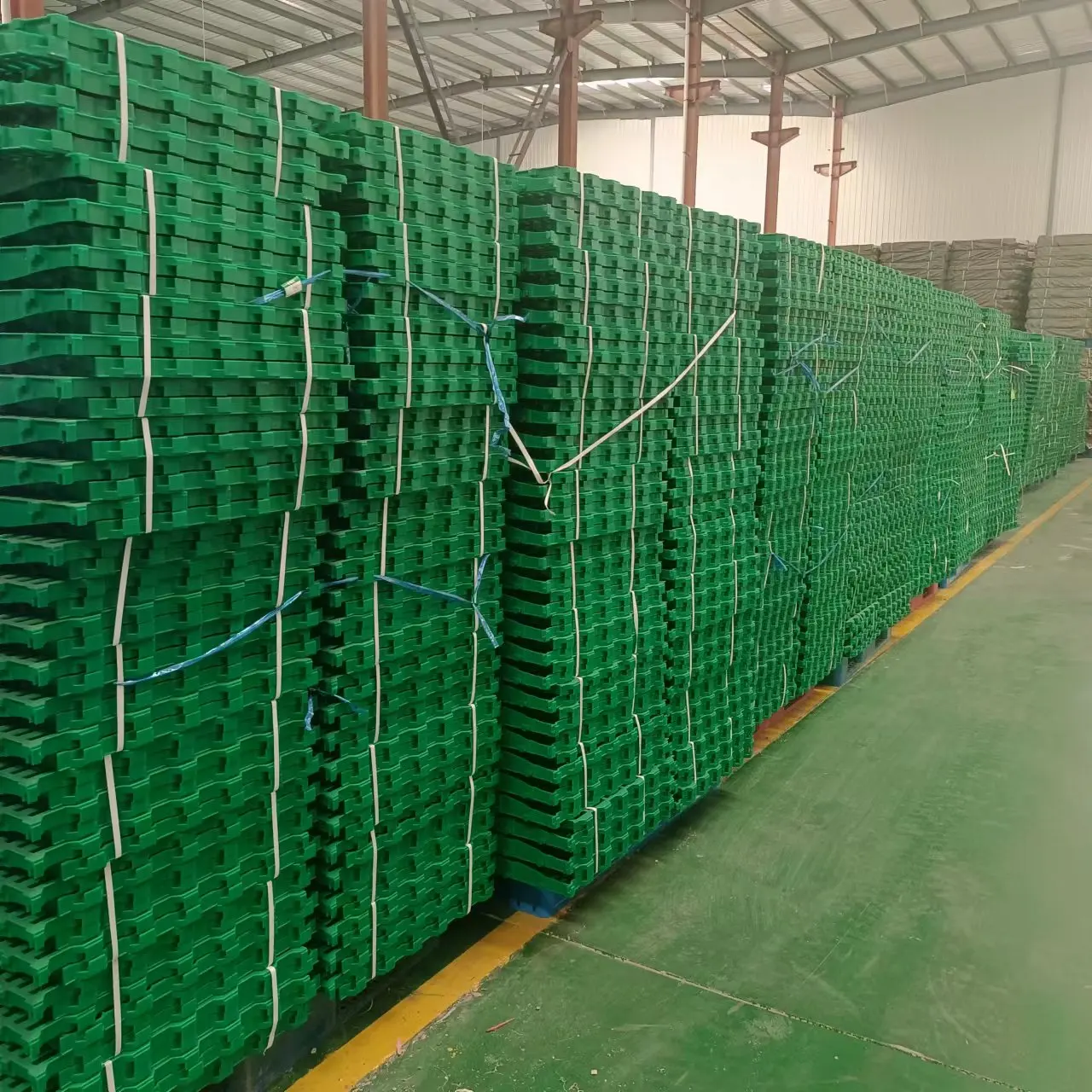 anti skid eight years warranty sheep farm plastic slatted flooring for goat pig shed