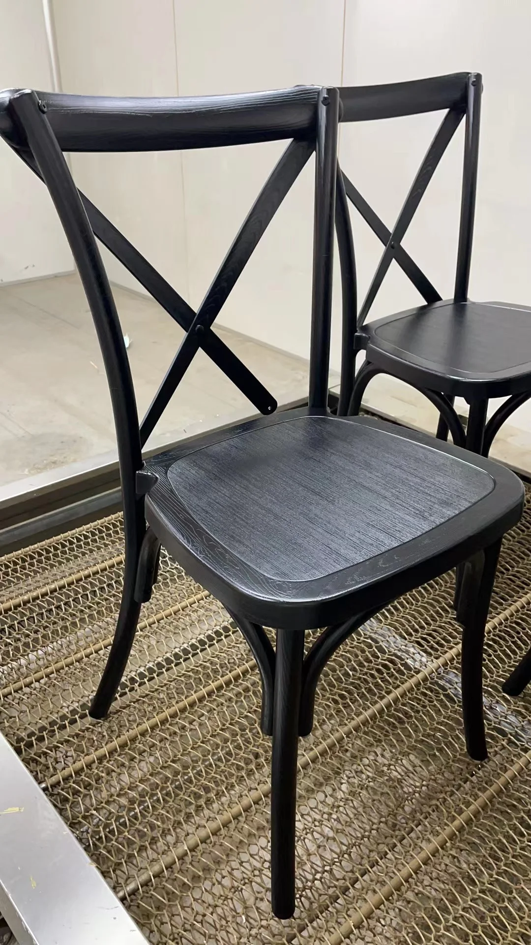 Wholesale Stackable Resin Cross Back Dining Chairs X Back Chair for Restaurant Banquet Event