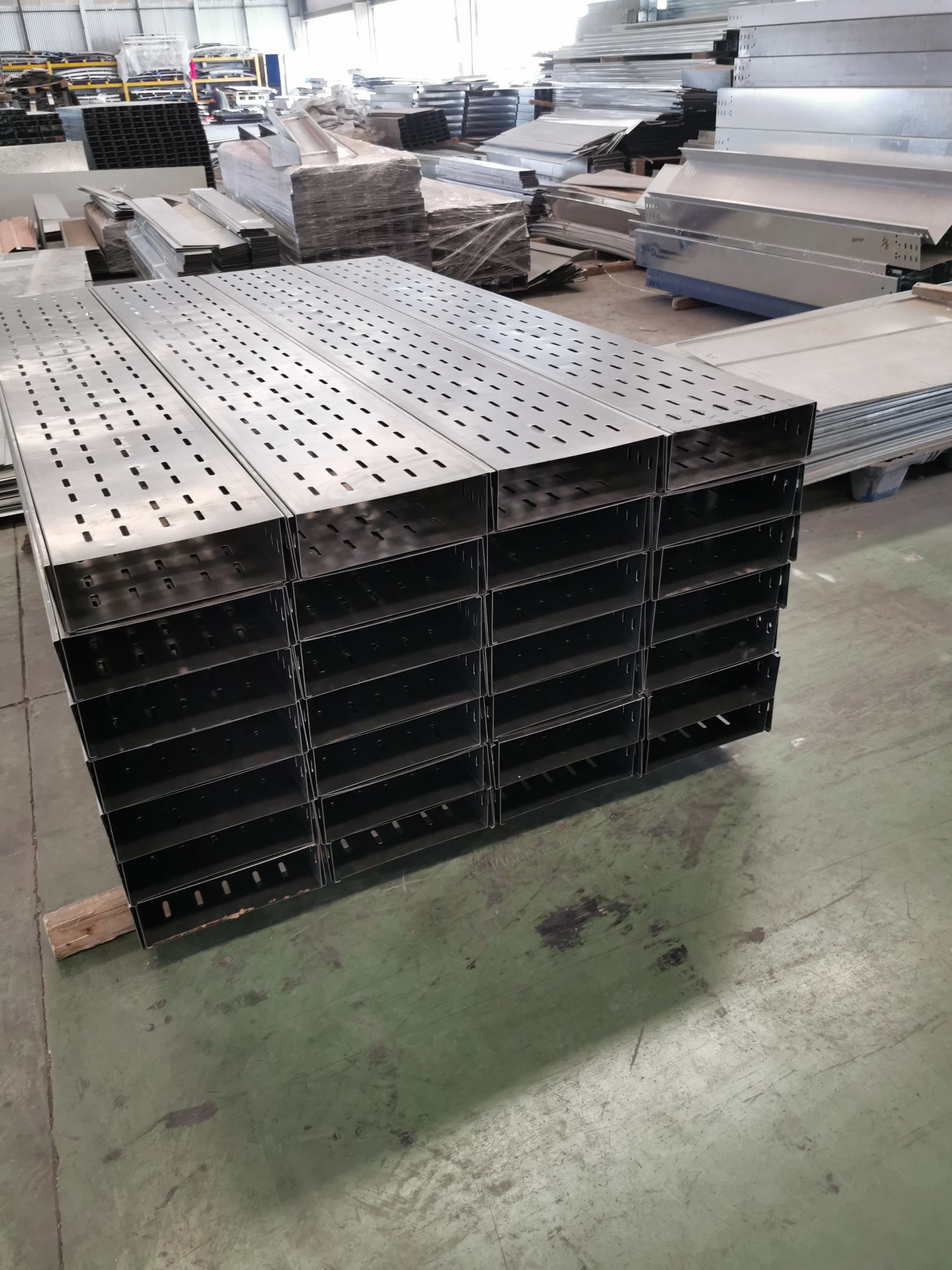 Inside Riser Cable Tray Hot Dipped Galvanized Steel Cable Tray and Perforated Cable Tray Supporting system