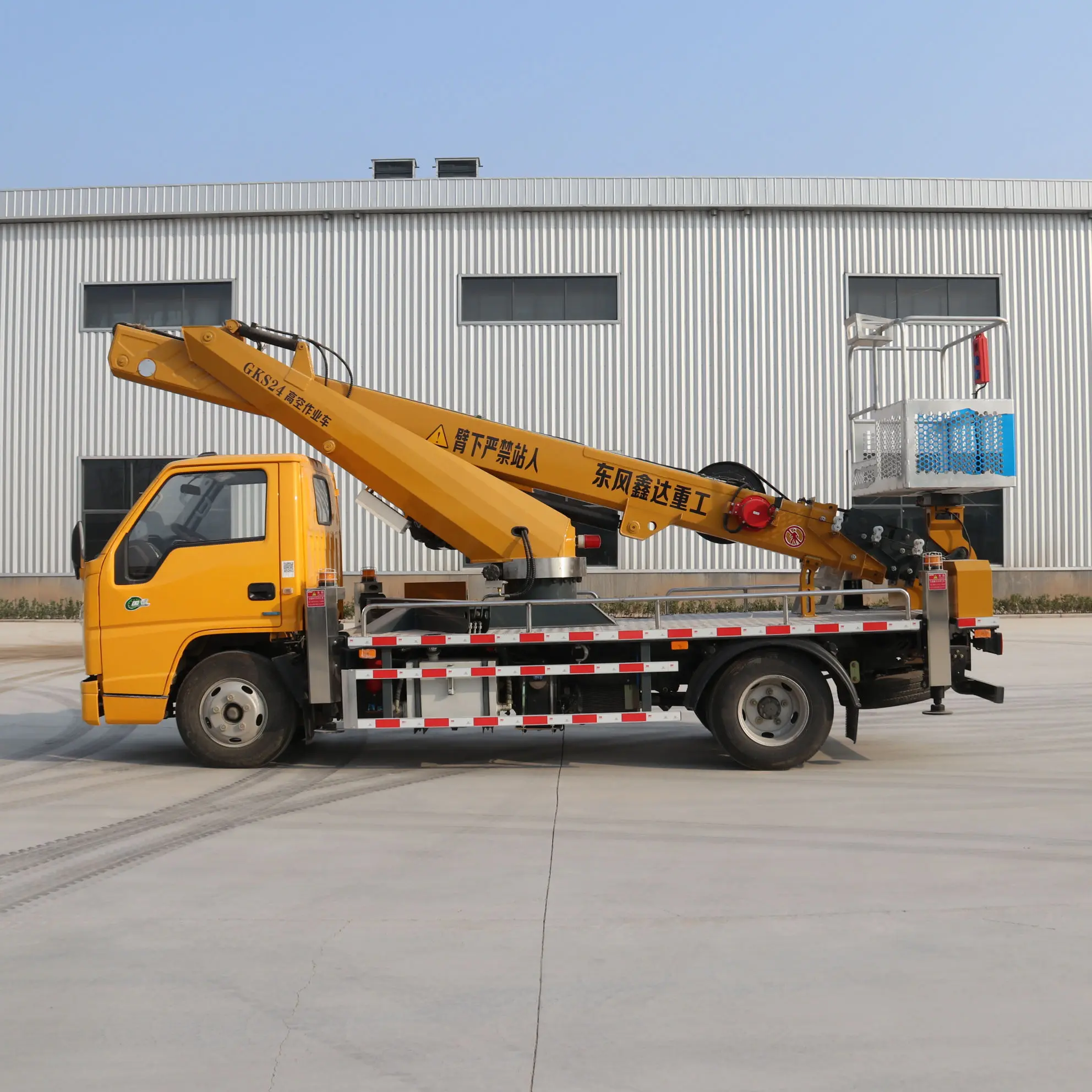 Factory new 24m high aerial lift truck hydraulic aerial working platform truck