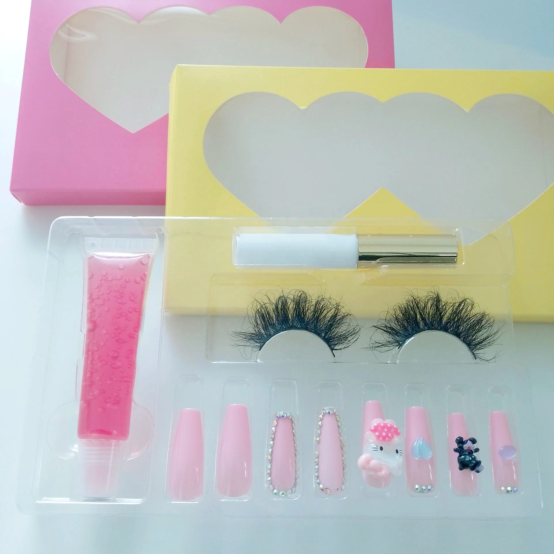 Оптовая продажа, высокое качество, накладные ногти, полное покрытие, искусственные ногти, розовый блеск для губ и ресницы с голографическим мешком, частная этикетка