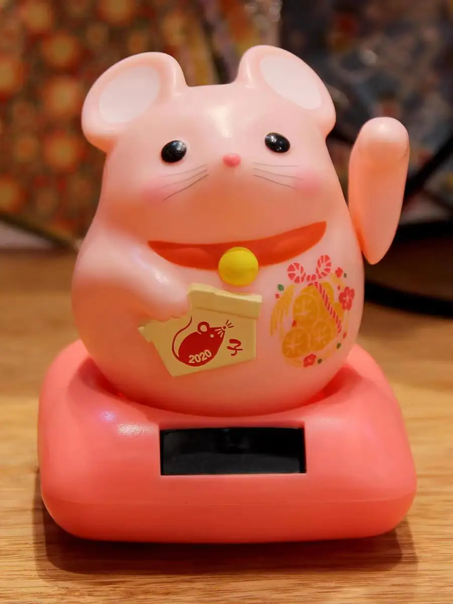 Solar car decoration Zodiac rat Automatic wave lucky ornament enrolls cute girl doll manufacturers direct sales