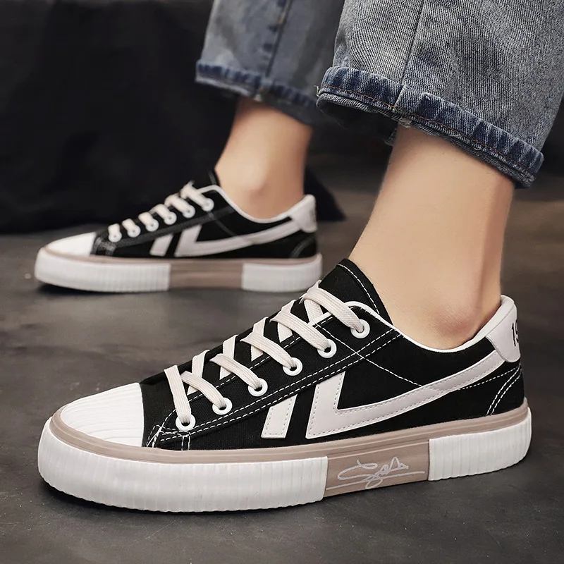 Wholesale custom printed fashion classic lace up black vulcanized flat low top slip on blank sneakers casual men canvas shoes