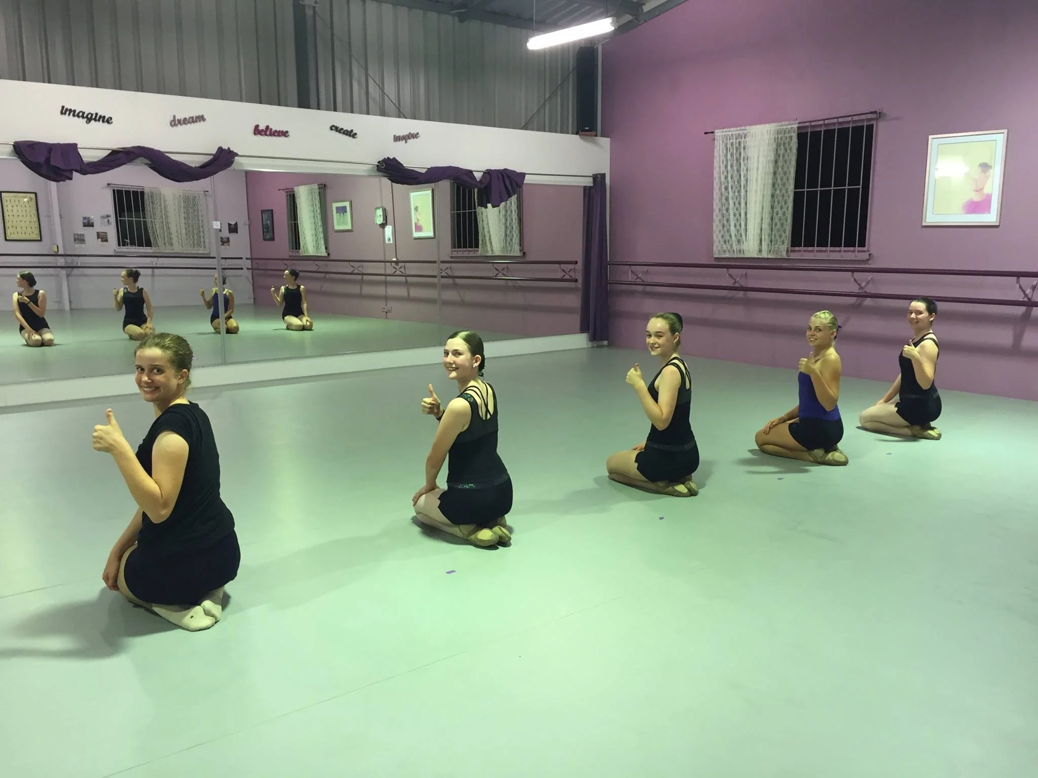 Eco-friendly Anti-Slip 5.0 mm Easy Maintenance Green Color Marley PVC Flooring for Ballet Dance