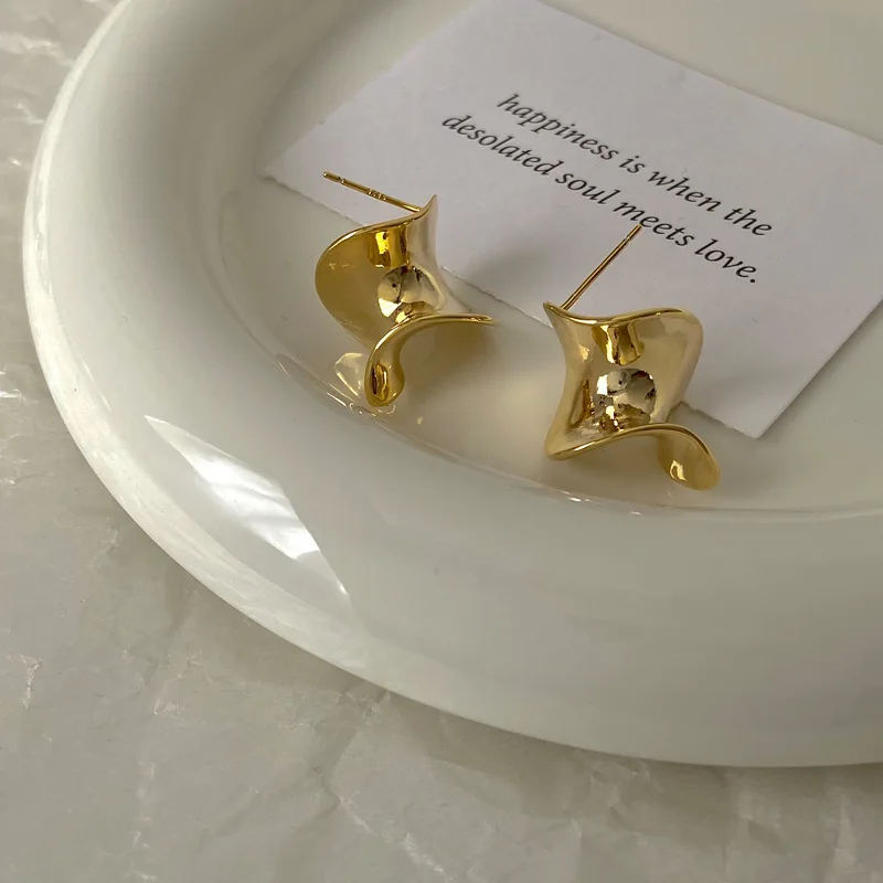 Wholesale fashion korean jewelry new geometric earring spiral twisted INS style 18K gold plated copper earrings woman