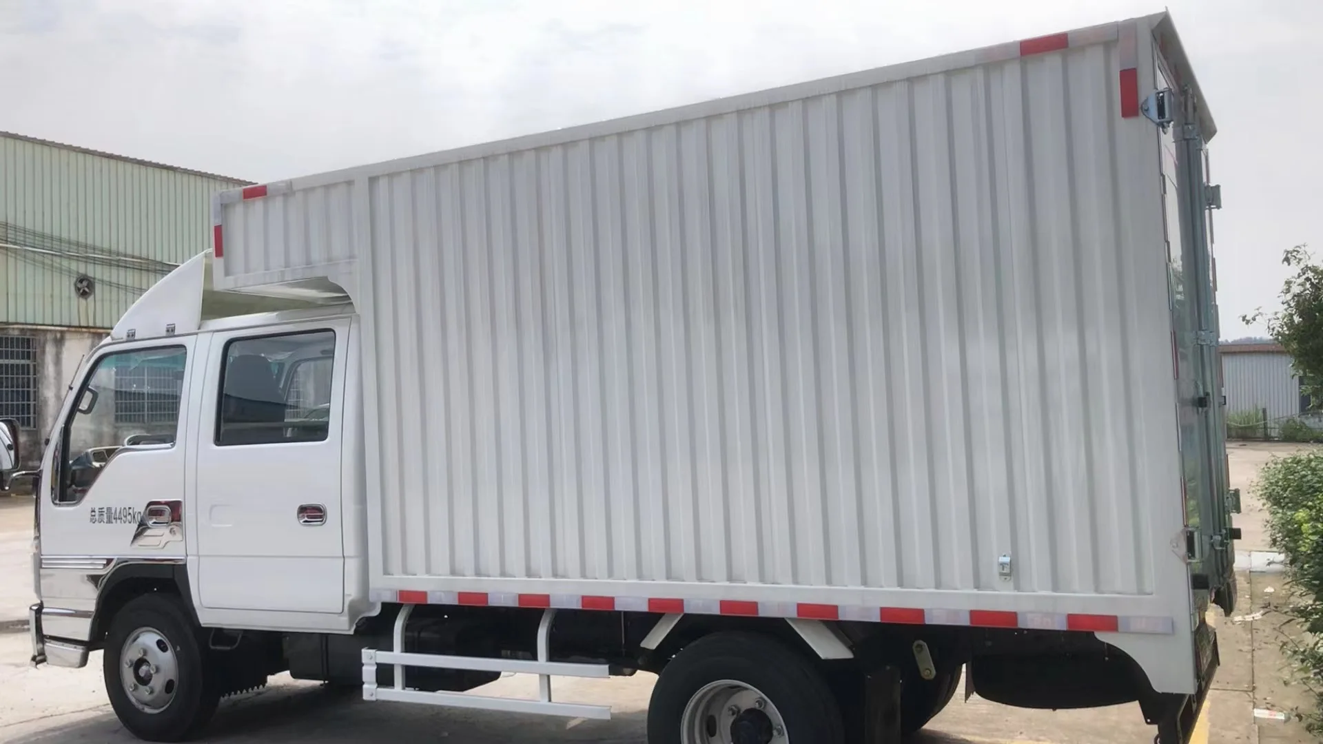 New ISUZU M100 Double Row Light Cargo Van Truck Diesel Euro VI 4x2 Quality Assurance Japan Isuzu Double-cab Goods Delivery Truck