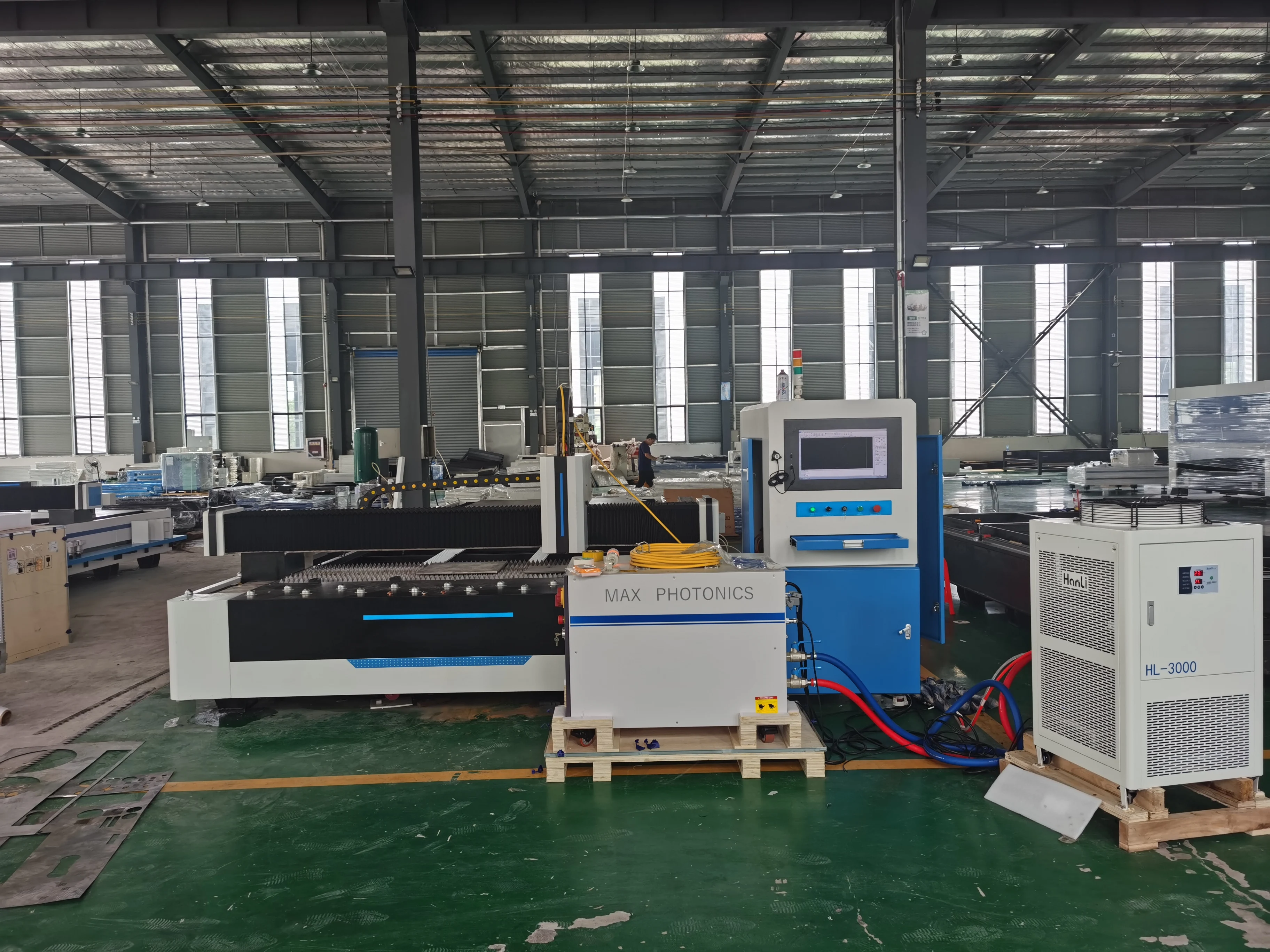 HOT SALES Fiber 6000w metal laser cutting machine price china laser cutting machines