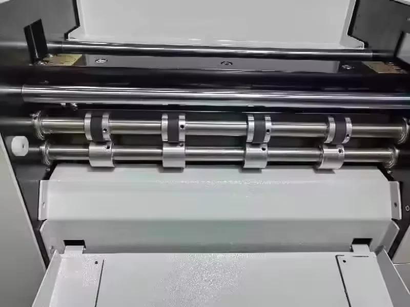 Hot Sale Cheaper Automatic Air Suction Feeding Paper Creasing Perforating Machine DB660A