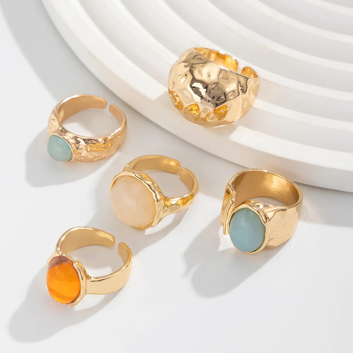 Fashion vintage inlay acrylic ring light luxury style irregular alloy ring