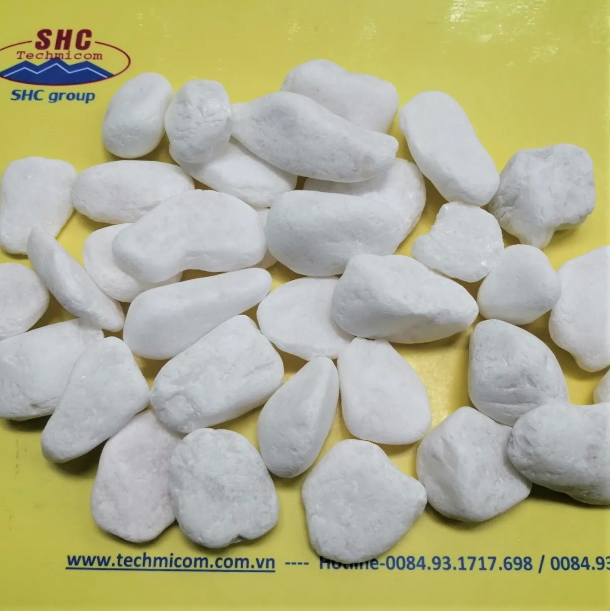 Customized Size Snow White Natural Pebble Stone for Landscaping Paving Decoration rounded Tumbled Cobble Pebble Type