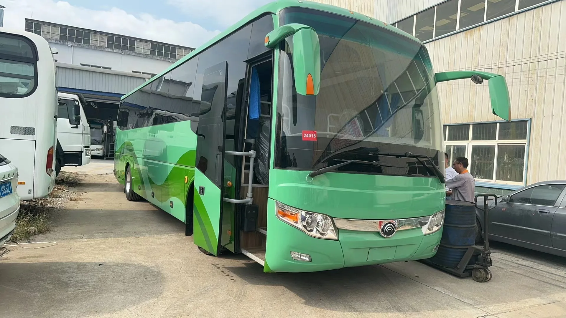 Customizable LHD 53-70 seats luxury bus price rear engine used coach bus city bus