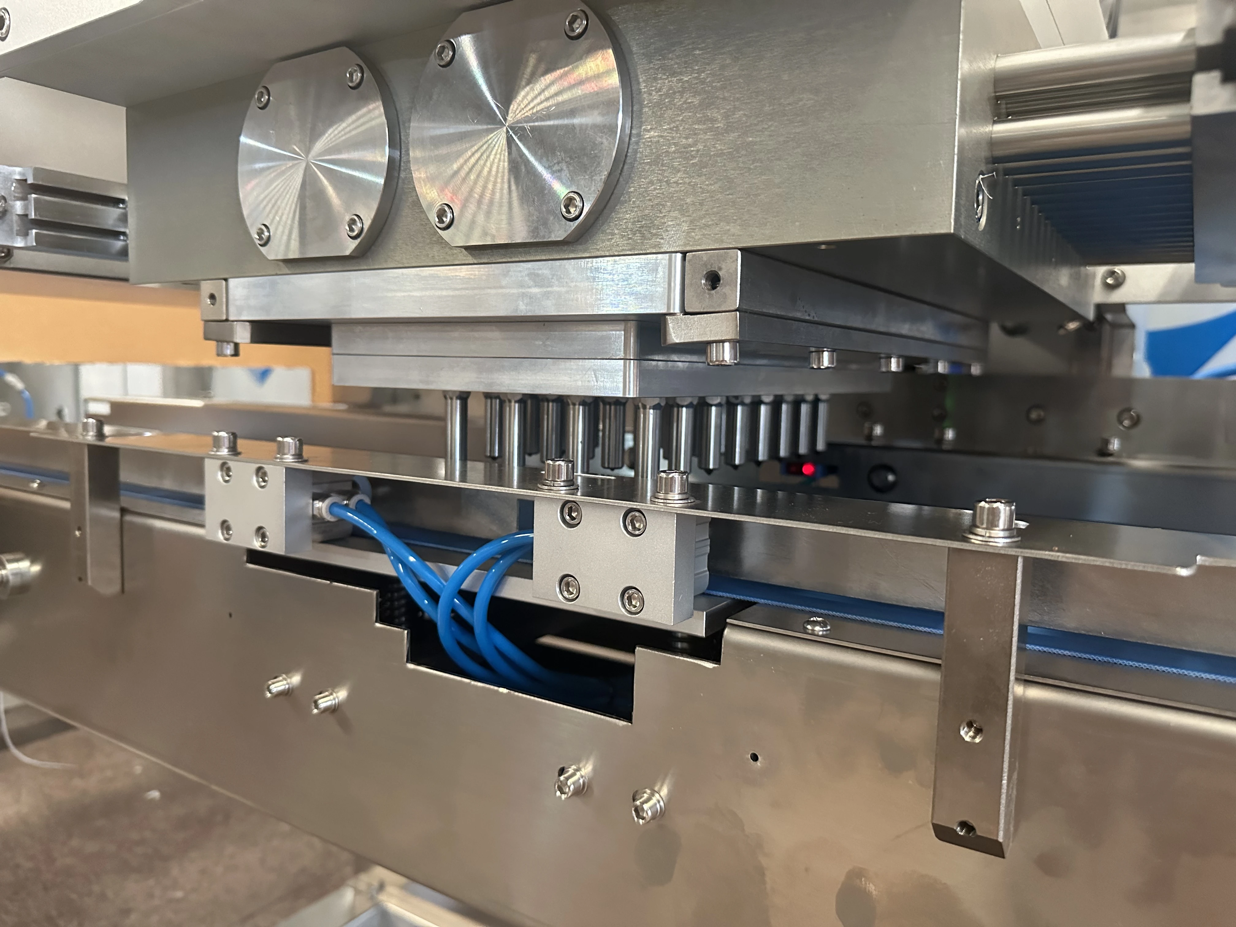 LST 8/32 nozzles small factory lab use Chocolate  Moulding Line mini One Shot Chocolate depositing machine