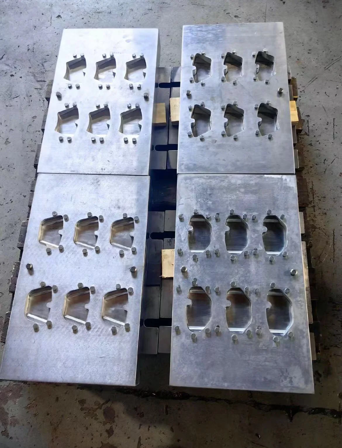 Custom OEM Plastic Press Die Cut Mould Stamp Molding Brake Pad Production Line Form Manufactured by Mold Custom Manufacturer