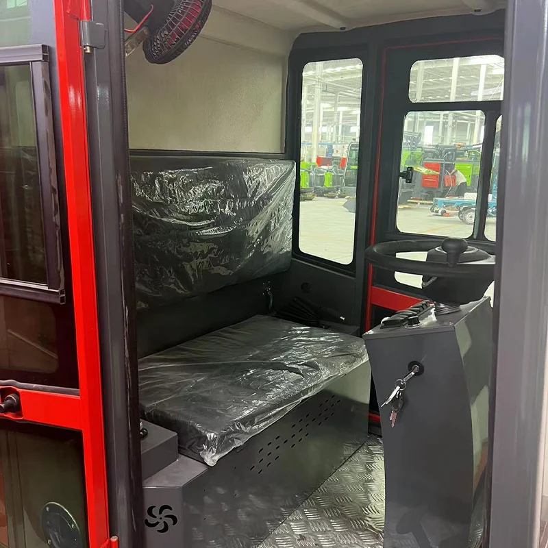 Truck 4 Wheel Street Cleaning Machine Closed Power  Sweeper Car with Water Spraying  Function