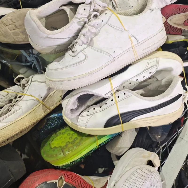 Unisex Velcro Sports Shoes for Kids Black-White Mixed Pack Wholesale Factory Used Sneakers