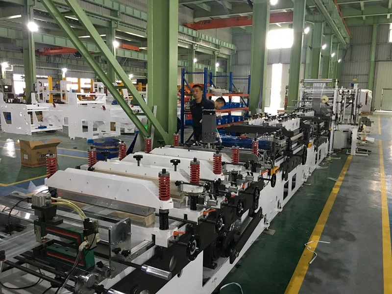 Laminated Plastic Center seal gusset pouch machine 4 side Stand up central Fin Seal bag Making Machine