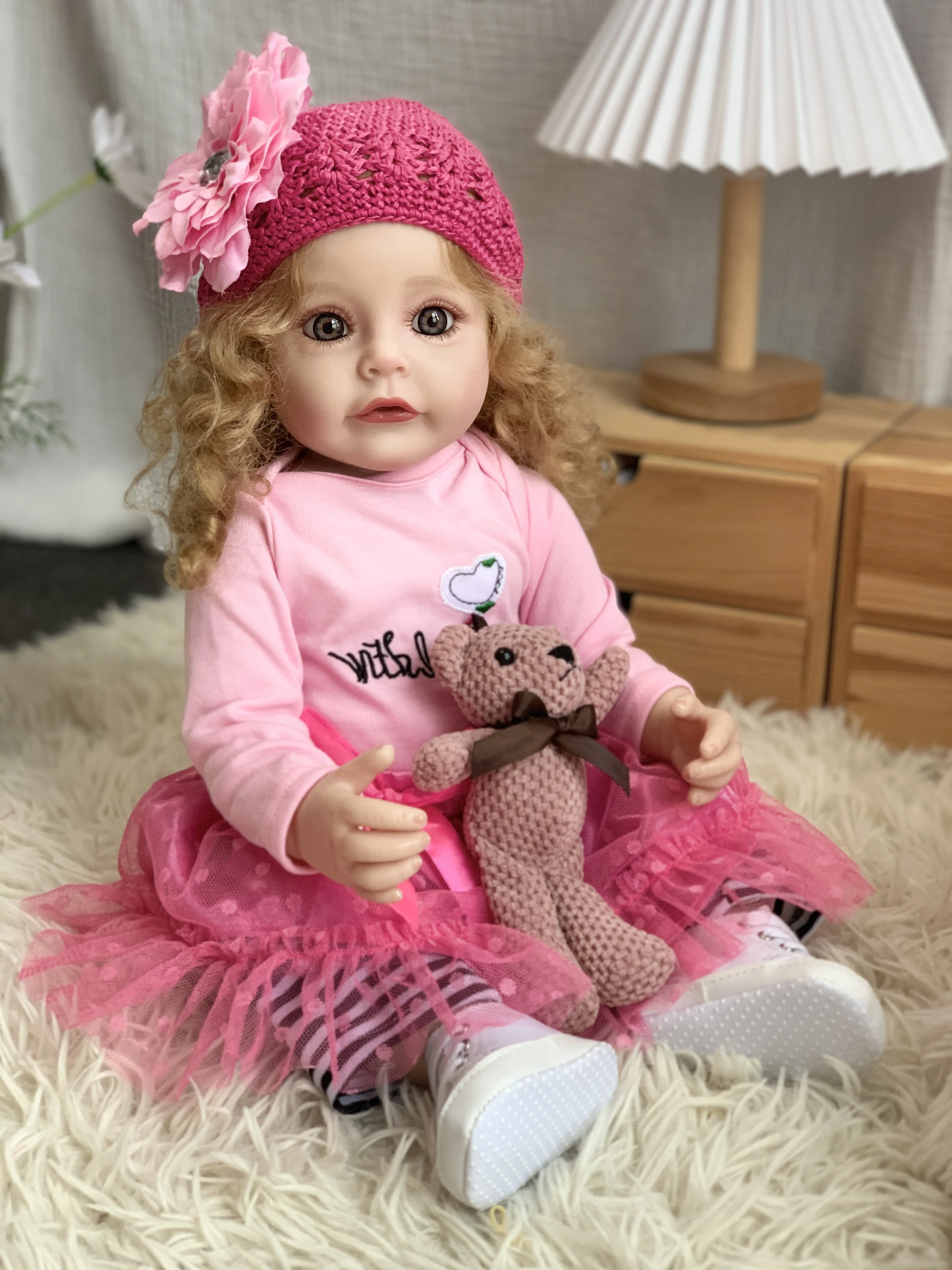 Недорогая реалистичная детская коляска