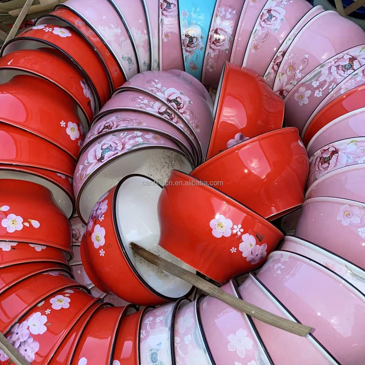 Factory wholesale low-price colored glazed ceramic bowls sold by ton