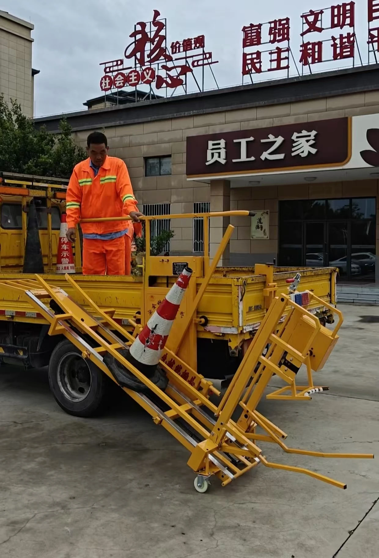 Automatic Slide Cone Retracer and Bucket Collector for Municipal & Environmental Applications