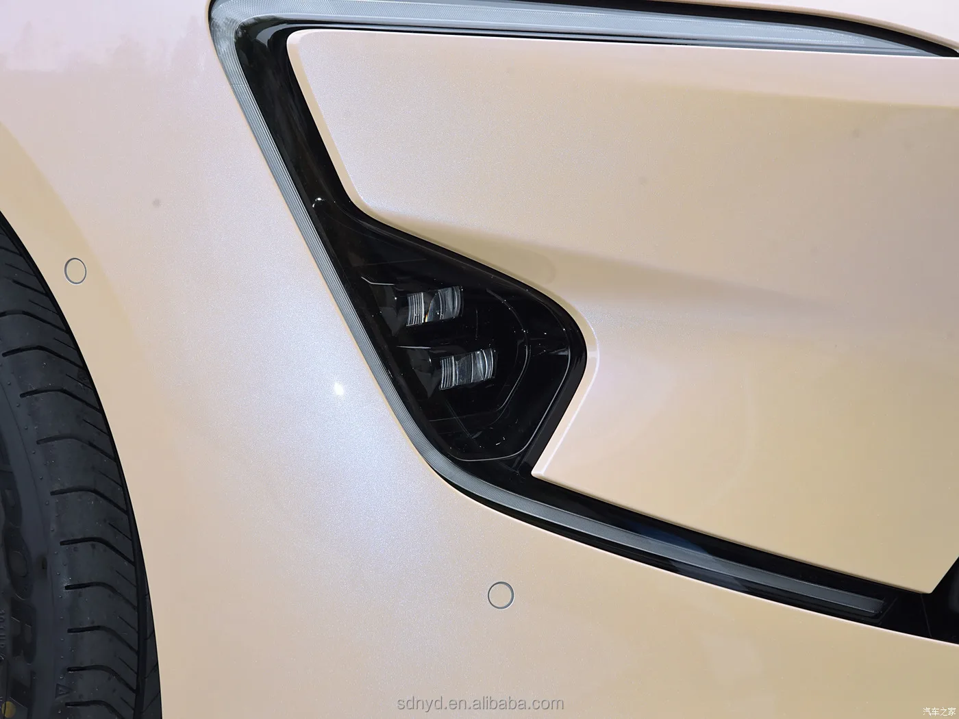 Aveta 2025 Electric Four-Wheel Drive Vehicle Pure New Energy Hybrid Car with EV Motor China Manufacturing Factory Direct Sales