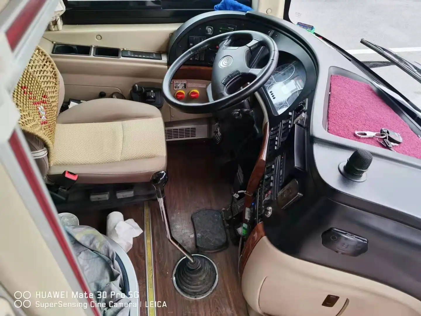 China LED Camera Electric Leather 49 Sunroof Hydraulic 2017 Year Yutong ZK6118HQY5Y Coach Bus Front 4+rear 2 Manual 49 Seats RWD