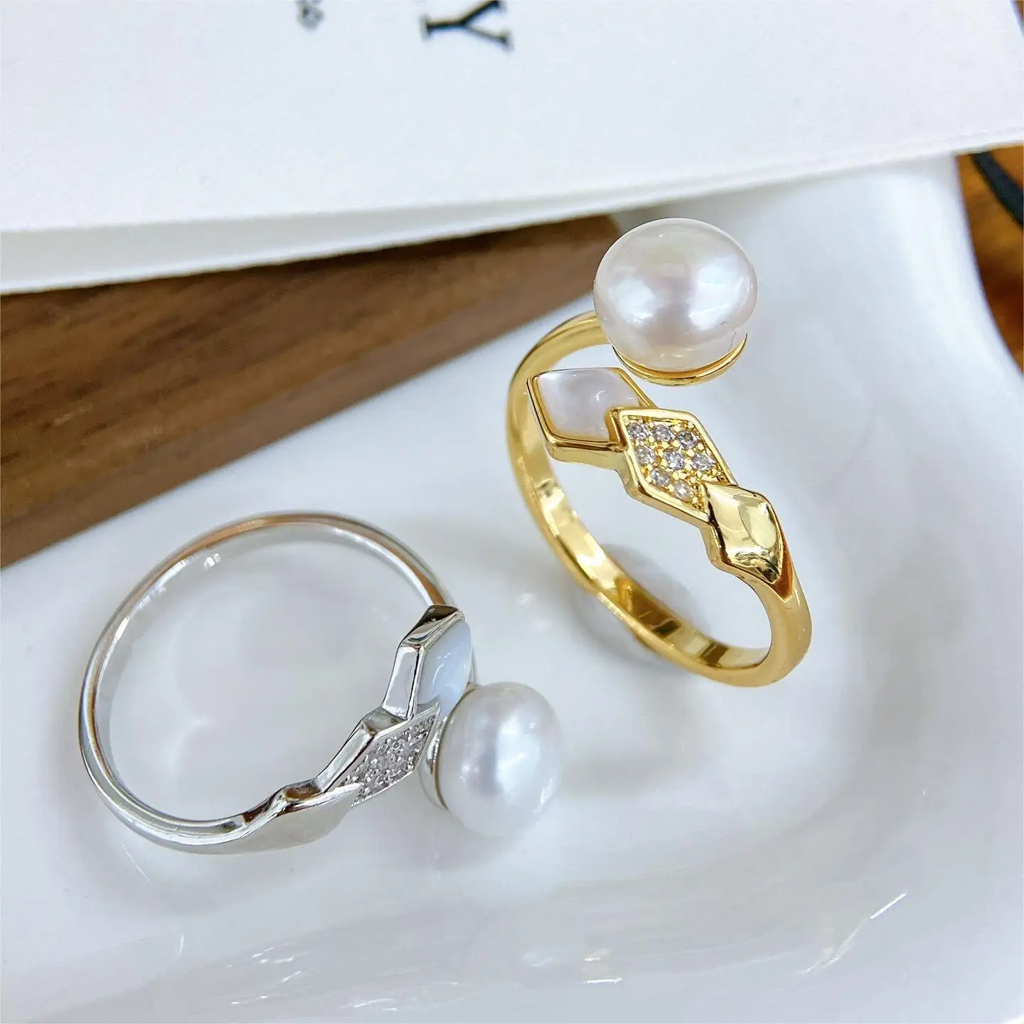 Branded designer jewellery luxury pearl snake bone ring adjustable natural pearl rings with mother-of-pearl for daily