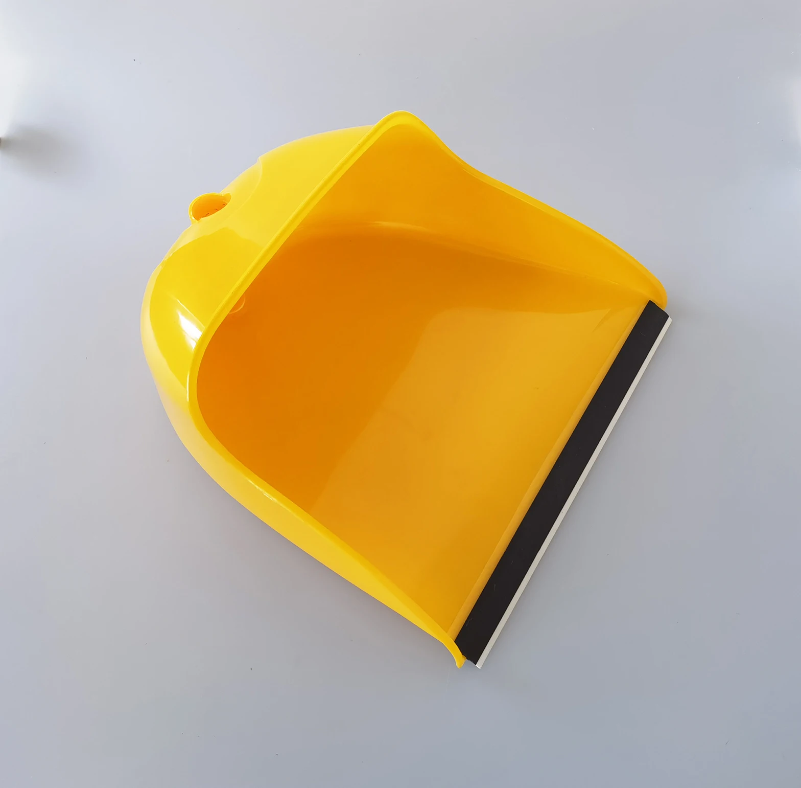 Item No.7003  long upright metal handle PP dustpan,  plastic pala with long stick, plastic shovel with handle